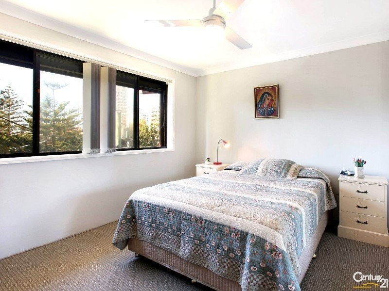 6/118 Surf Parade, Broadbeach QLD 4218