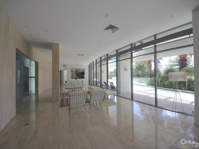 27/173 Old Burleigh Road, Broadbeach QLD 4218