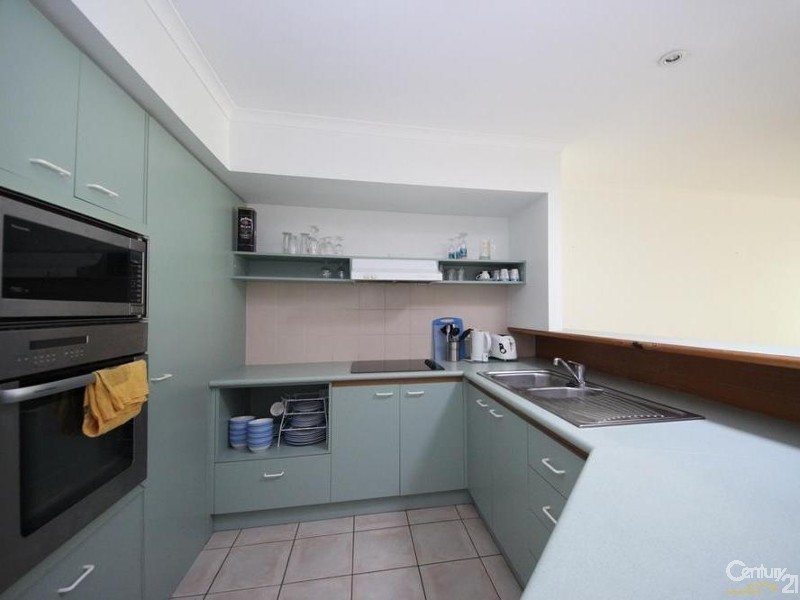 1/16 Crescent Avenue, Mermaid Beach QLD 4218