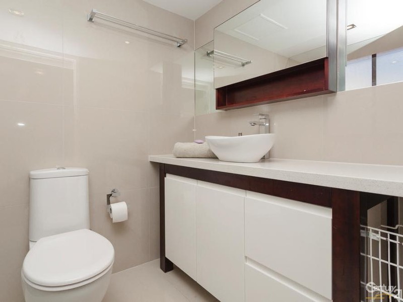 50 Old Burleigh Rd, Surfers Paradise QLD 4217