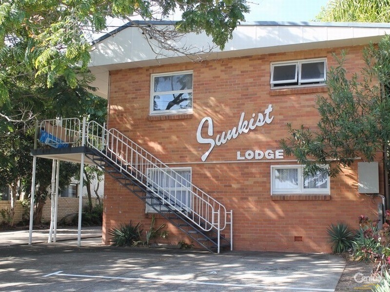 7 Leonard Avenue, Surfers Paradise QLD 4217