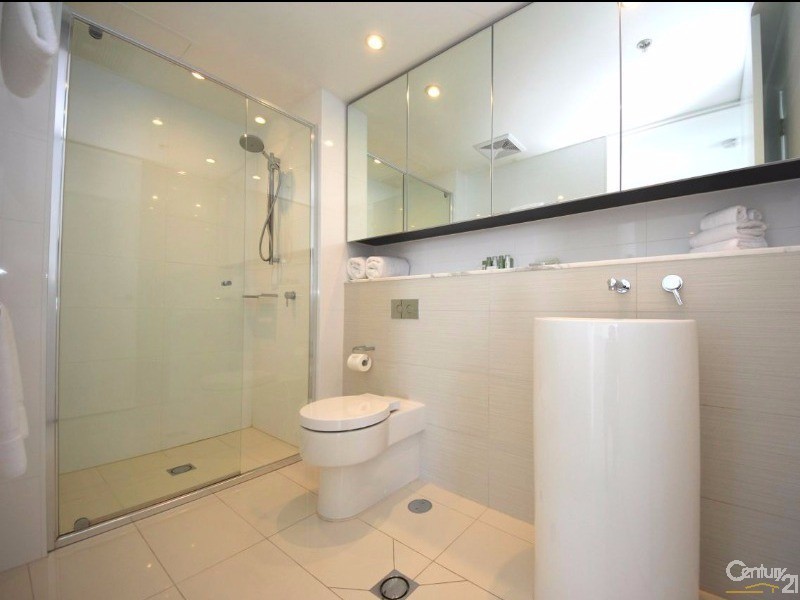 1 The Oracle Boulevard, Broadbeach QLD 4218