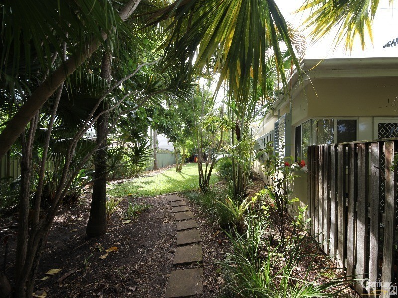 16 Crescent Avenue, Mermaid Beach QLD 4218