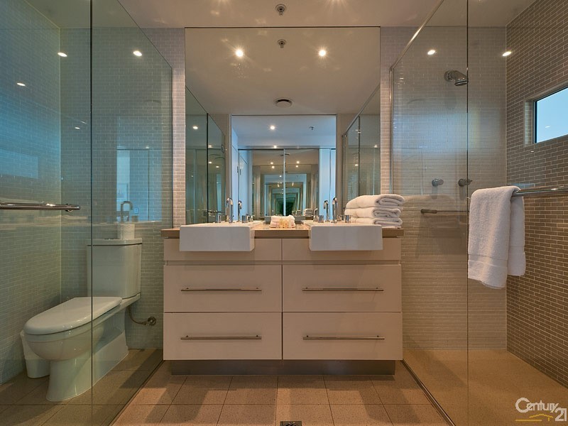 89 Surf Parade, Broadbeach QLD 4218