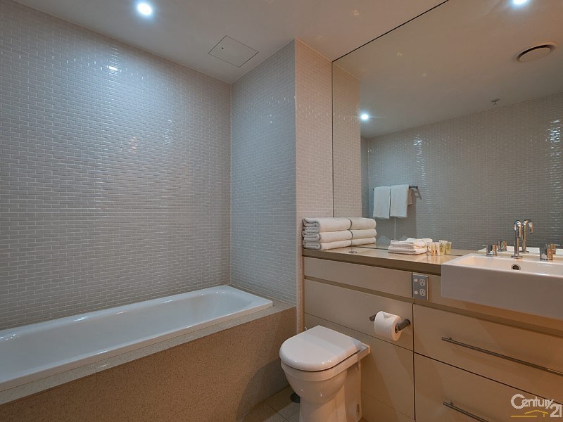 89 Surf Parade, Broadbeach QLD 4218