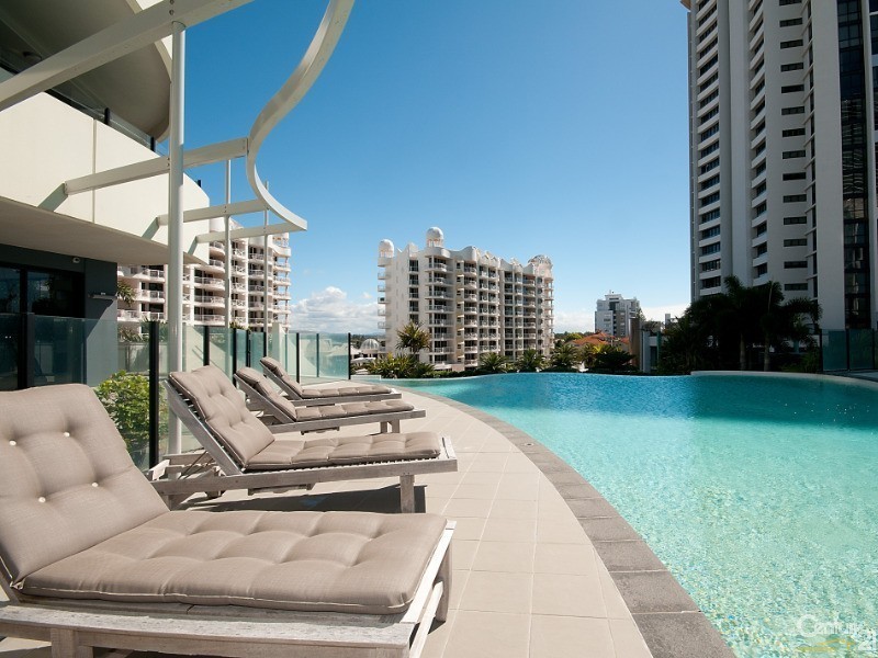 89 Surf Parade, Broadbeach QLD 4218
