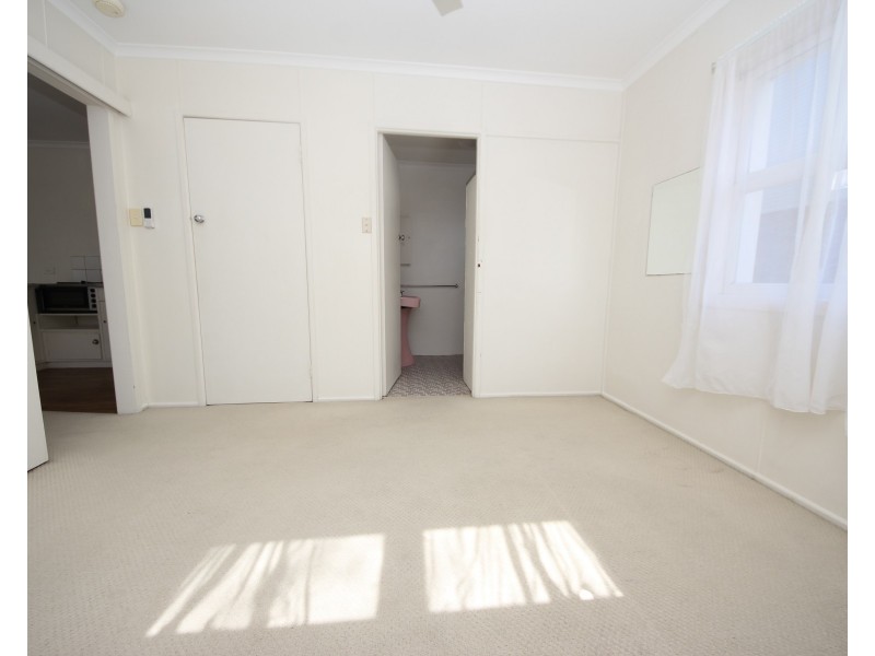 1/7 Leonard Avenue, Surfers Paradise QLD 4217