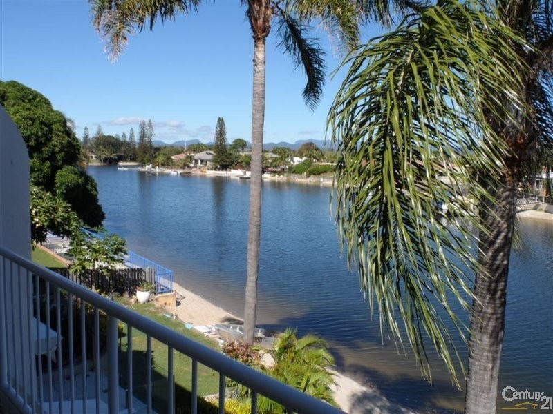 4 Orvieto Ave, Mermaid Waters QLD 4218