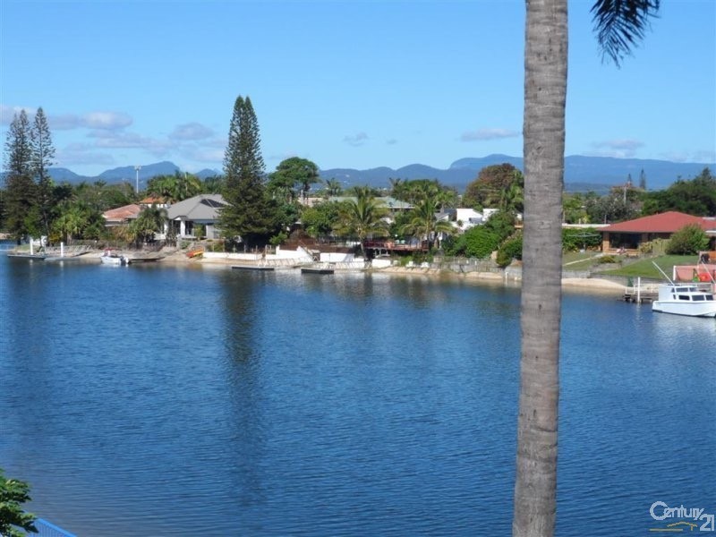 4 Orvieto Ave, Mermaid Waters QLD 4218
