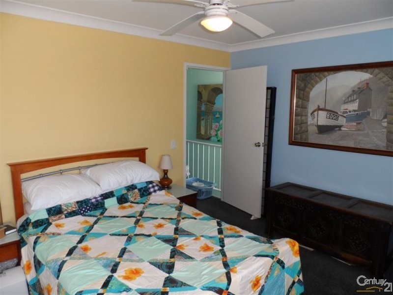 4 Orvieto Ave, Mermaid Waters QLD 4218