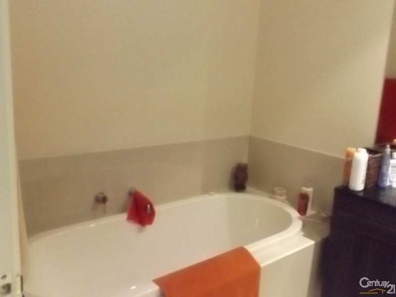 26 Hotham Drive, Pacific Pines QLD 4211