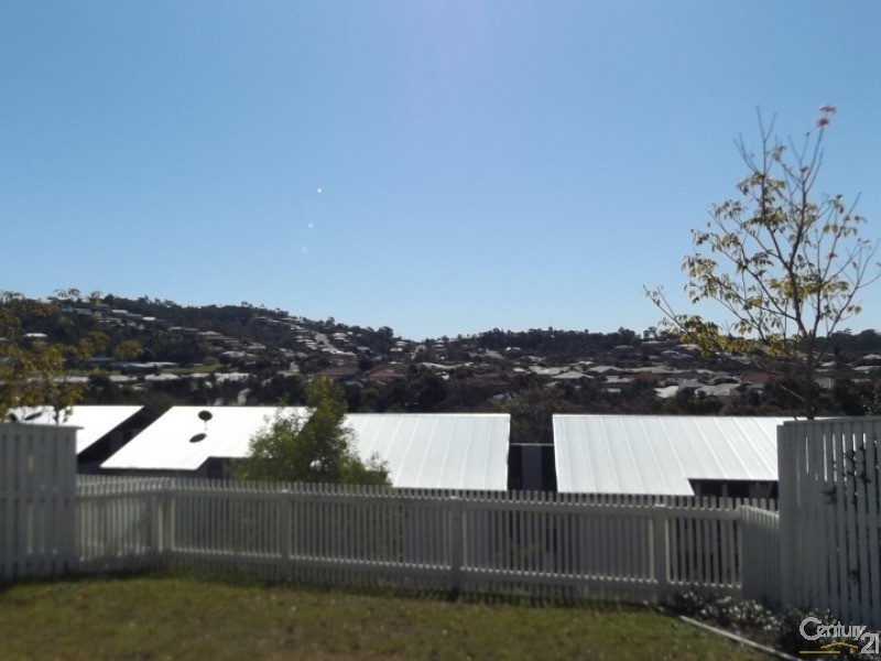 26 Hotham Drive, Pacific Pines QLD 4211