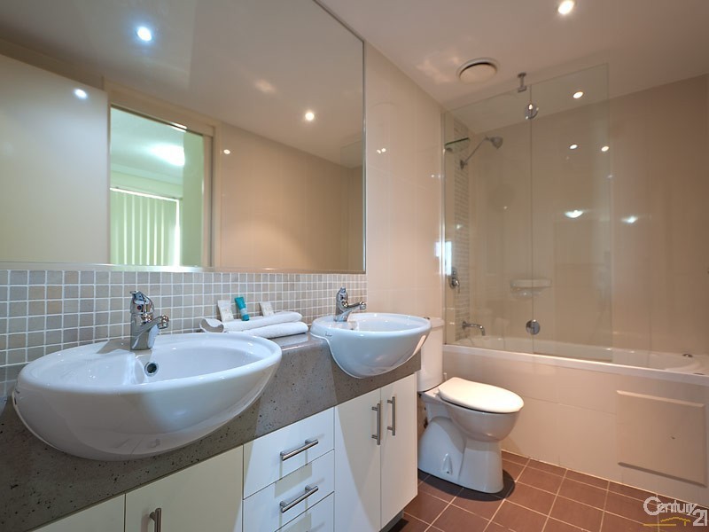 136 Marine Parade, Southport QLD 4215