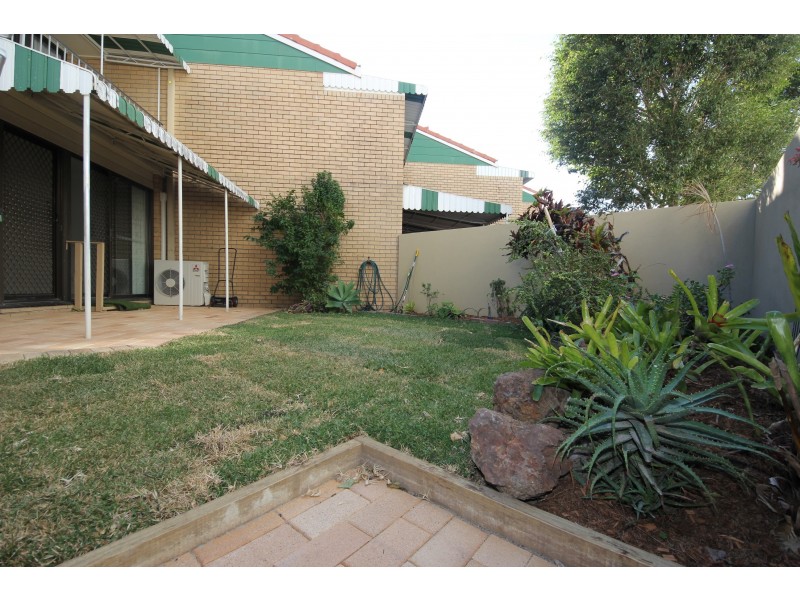 4/11 Hooker Boulevard, Broadbeach Waters QLD 4218