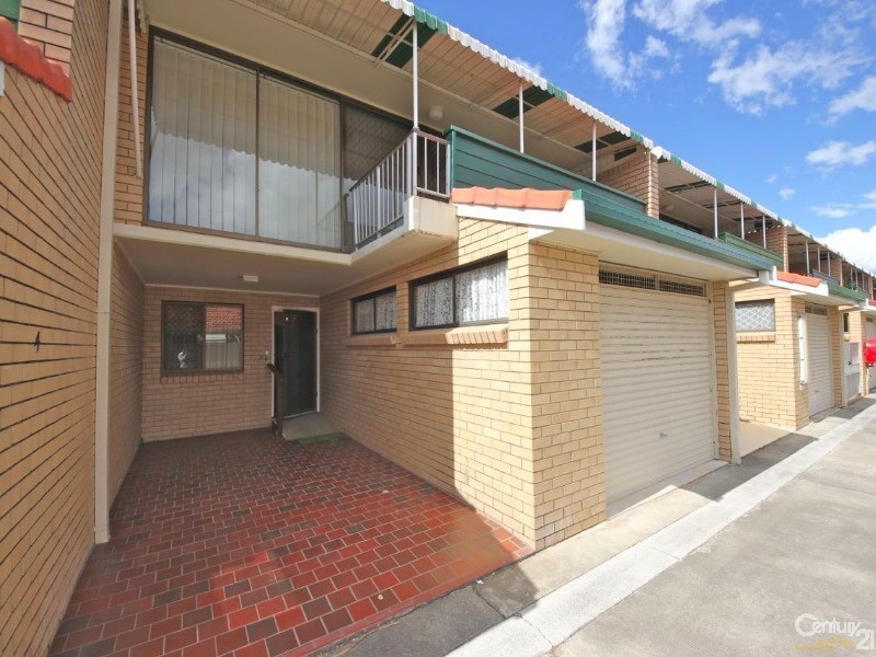 4/11 Hooker Boulevard, Broadbeach Waters QLD 4218