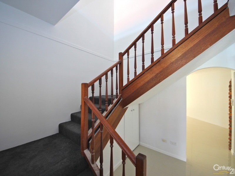 4/11 Hooker Boulevard, Broadbeach Waters QLD 4218