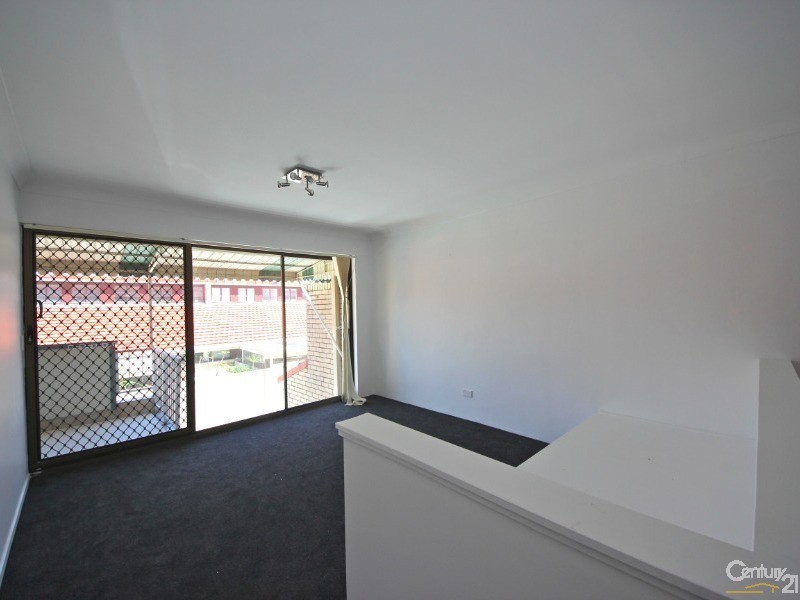 4/11 Hooker Boulevard, Broadbeach Waters QLD 4218