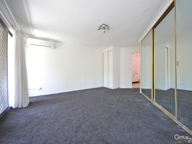 4/11 Hooker Boulevard, Broadbeach Waters QLD 4218