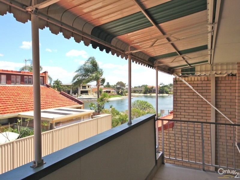 4/11 Hooker Boulevard, Broadbeach Waters QLD 4218