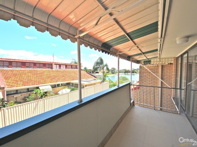 4/11 Hooker Boulevard, Broadbeach Waters QLD 4218