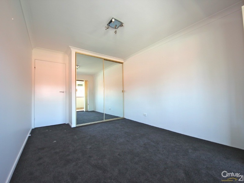 4/11 Hooker Boulevard, Broadbeach Waters QLD 4218