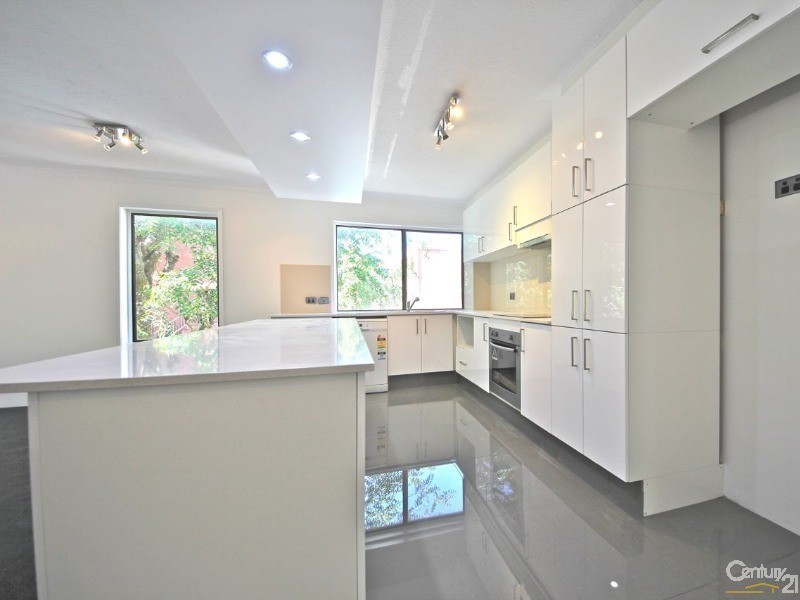 4/27 Second Avenue, Broadbeach QLD 4218
