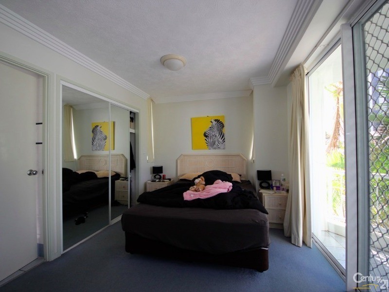 8/13-15 Anne Avenue, Broadbeach QLD 4218