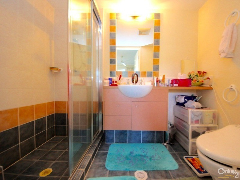 32-34 First Avenue, Broadbeach QLD 4218
