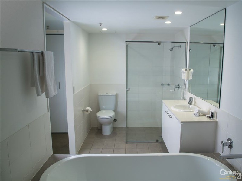 Broadbeach Waters QLD 4218