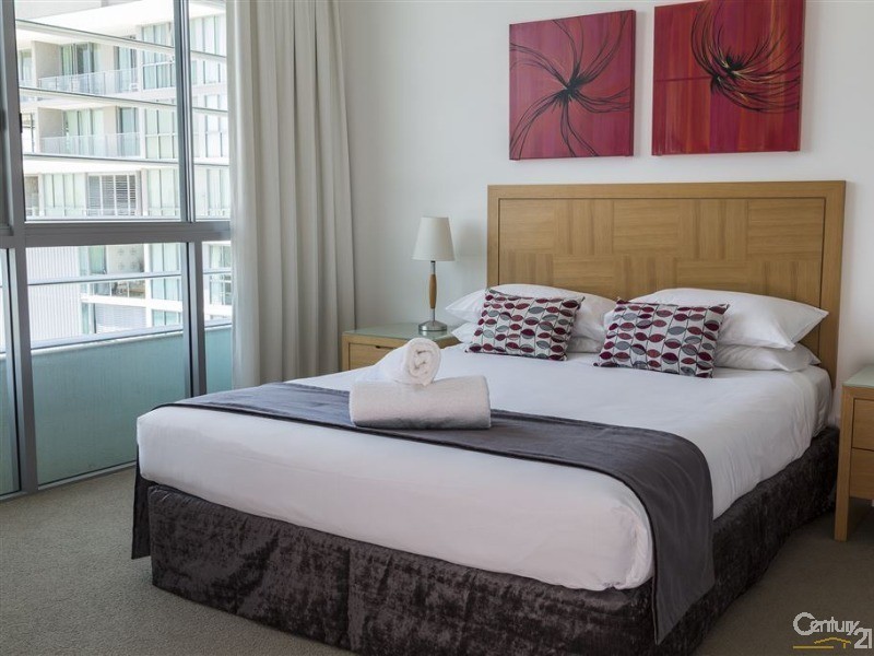 Broadbeach Waters QLD 4218