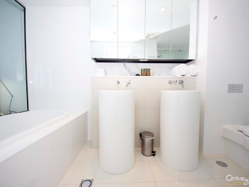 1 The Oracle Boulevard, Broadbeach QLD 4218