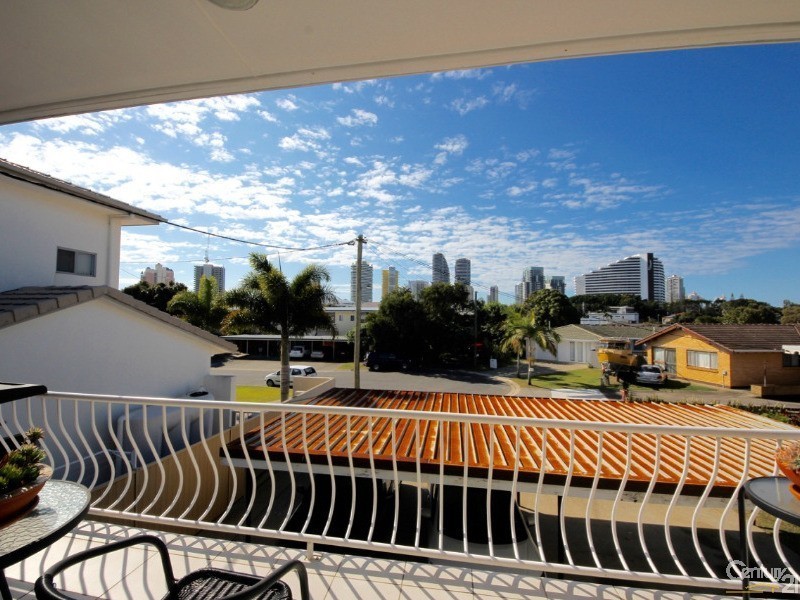 4/15 Havana Key, Broadbeach Waters QLD 4218