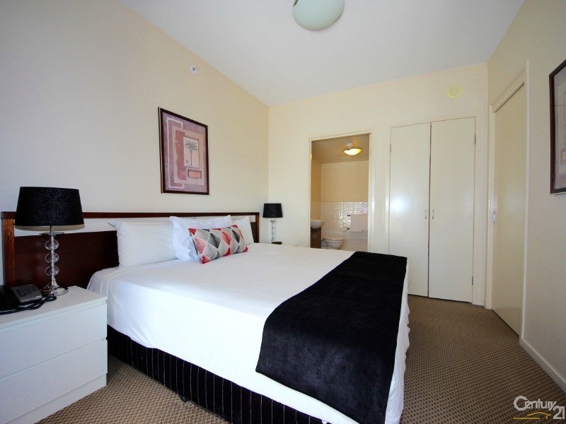 1002/42 Surf Parade, Broadbeach QLD 4218