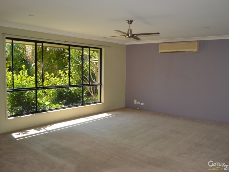 8 Huon Street, Broadbeach Waters QLD 4218