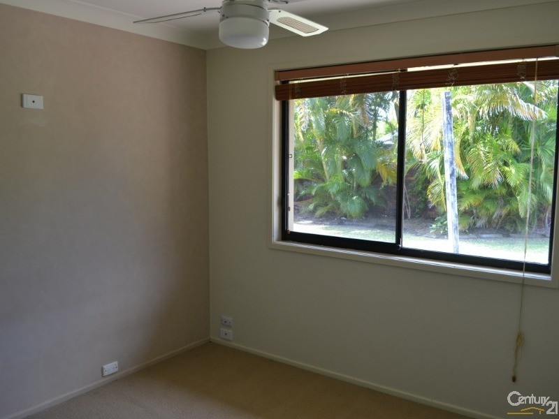 8 Huon Street, Broadbeach Waters QLD 4218