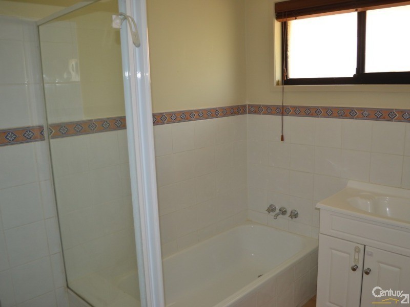 8 Huon Street, Broadbeach Waters QLD 4218