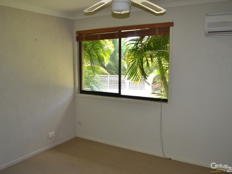 8 Huon Street, Broadbeach Waters QLD 4218