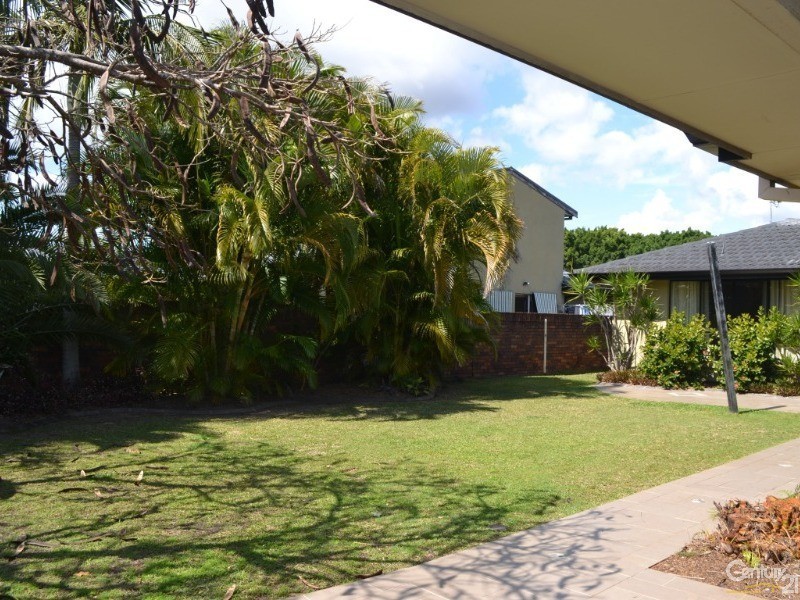 8 Huon Street, Broadbeach Waters QLD 4218