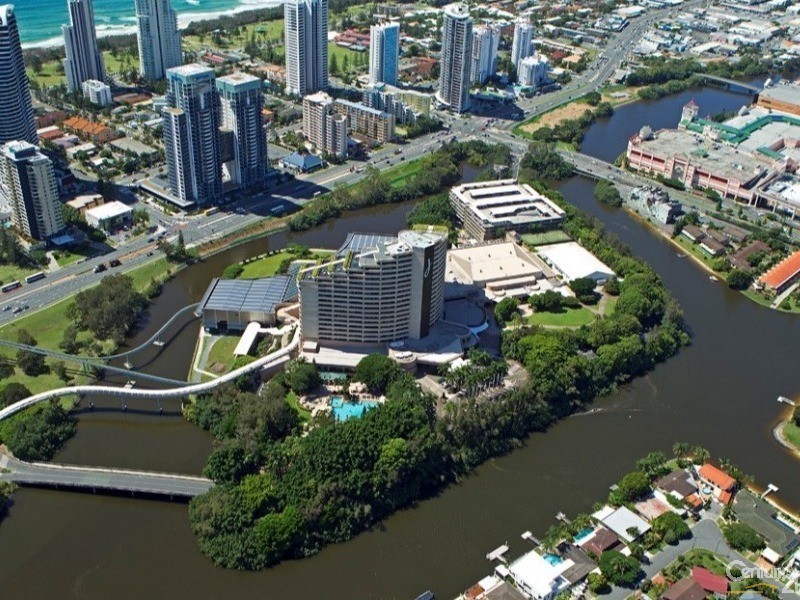 8 Huon Street, Broadbeach Waters QLD 4218