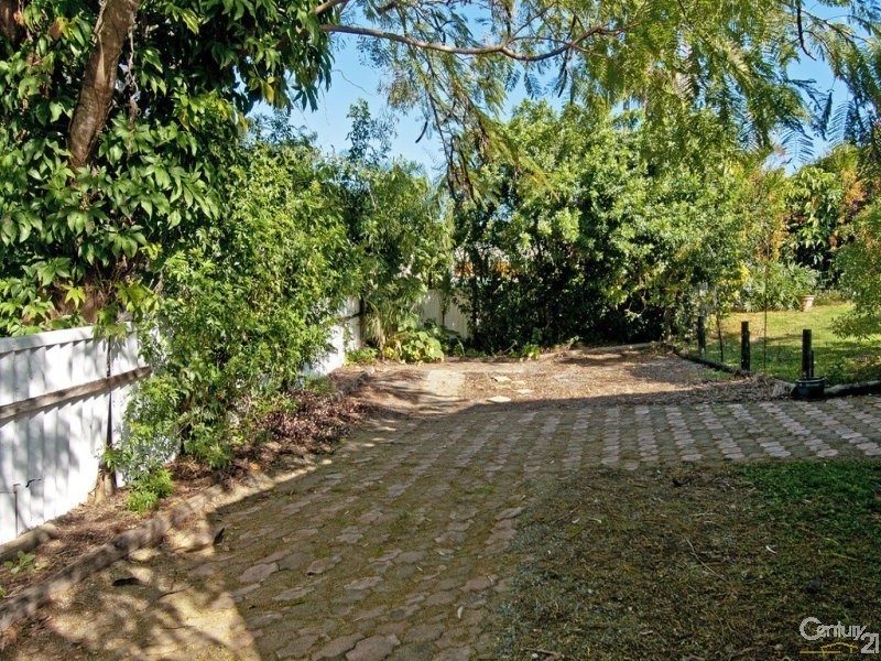 4 Virginia Grove, Southport QLD 4215