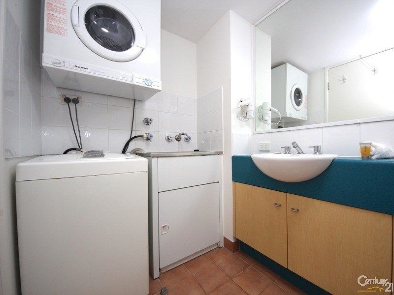 10/20 Anne Street, Broadbeach QLD 4218