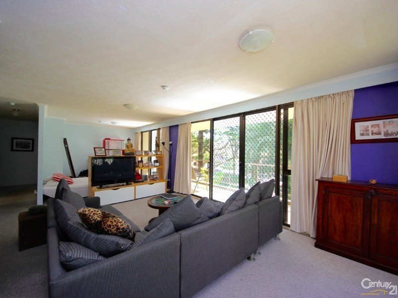 22 Armrick Avenue, Broadbeach QLD 4218