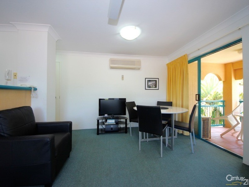 20 Anne Avenue, Broadbeach QLD 4218