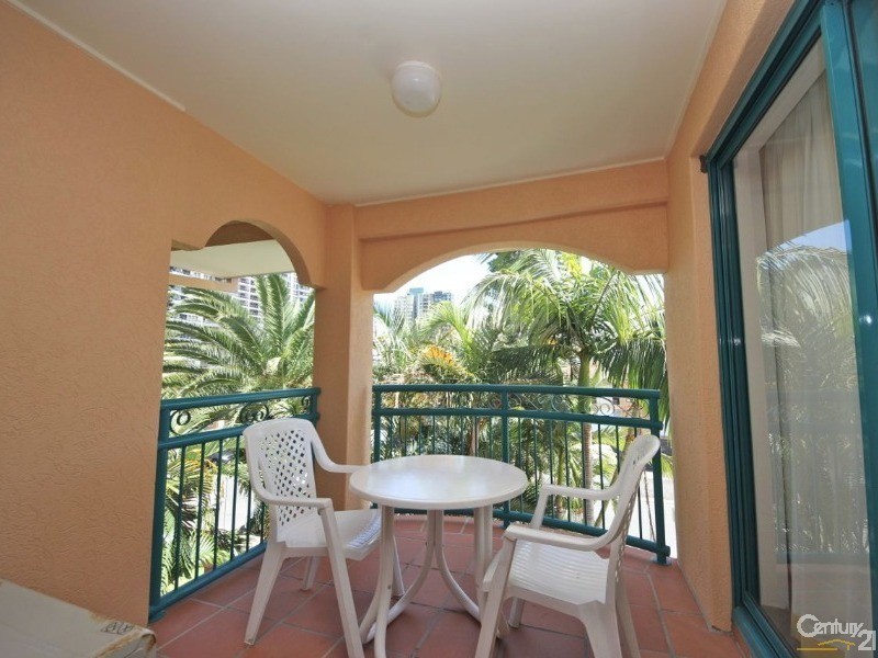 20 Anne Avenue, Broadbeach QLD 4218