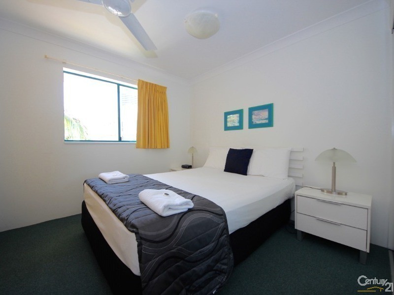 20 Anne Avenue, Broadbeach QLD 4218