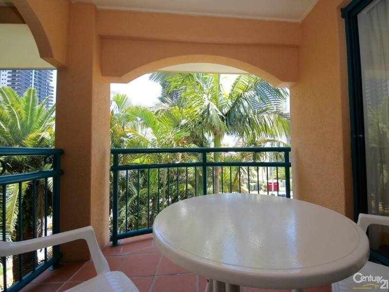 20 Anne Avenue, Broadbeach QLD 4218