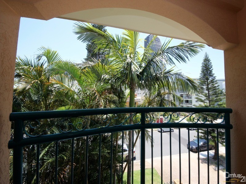 20 Anne Avenue, Broadbeach QLD 4218
