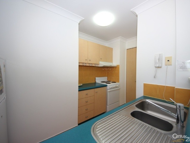 20 Anne Avenue, Broadbeach QLD 4218