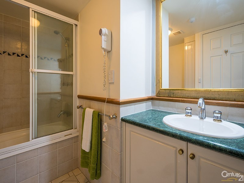 90 Surf Parade, Broadbeach QLD 4218