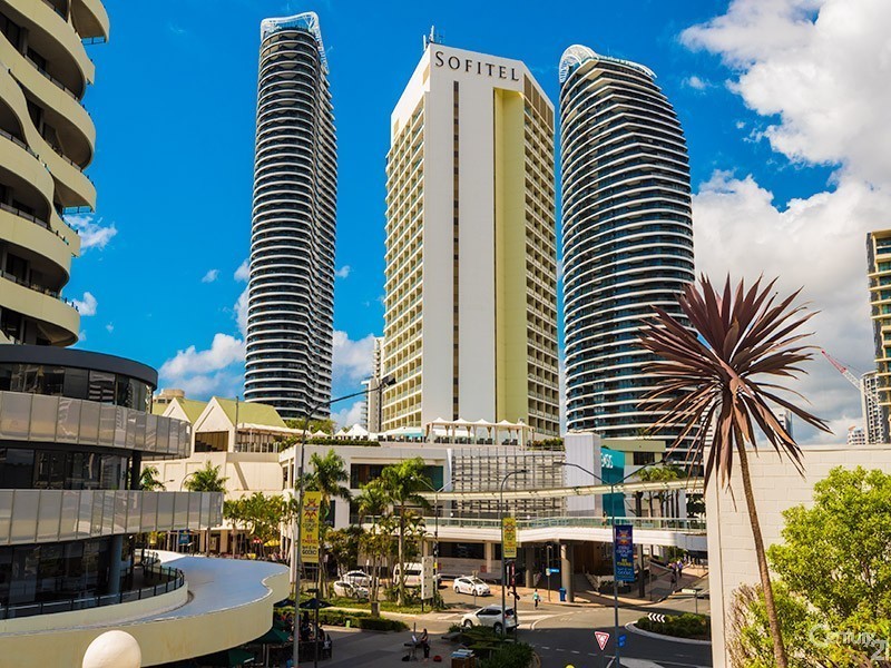 90 Surf Parade, Broadbeach QLD 4218